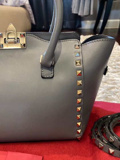กระเป๋า Valentino รุ่น small rockstud double handle bag ของแท้ รูปที่ 2