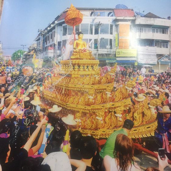 ประเพณีสงกรานต์.  Songkran  Tradition. จัดทำโดย  กรมส่งเสริมวัฒนธรรม กระทรวงวัฒน รูปที่ 7
