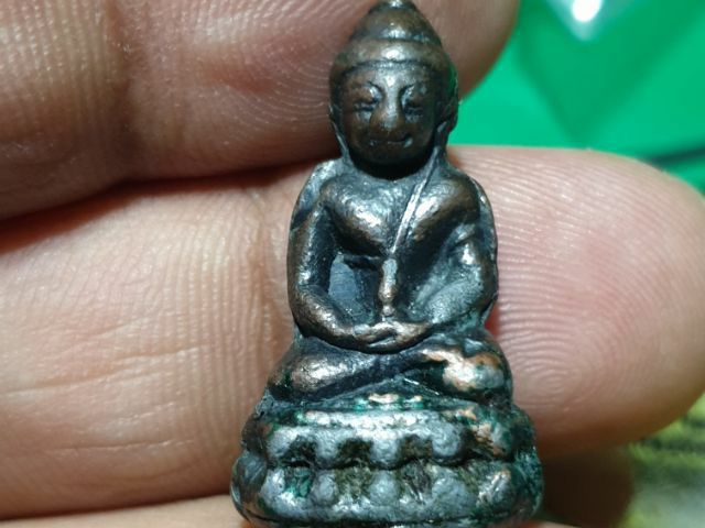 พระกริ่ง ๗๒ พรรษา หลวงพ่อวิริยังค์ วัดธรรมมงคล กทม. ปี๒๕๓๖ เนื้อตะกั่วอาบทองแดง

 รูปที่ 4