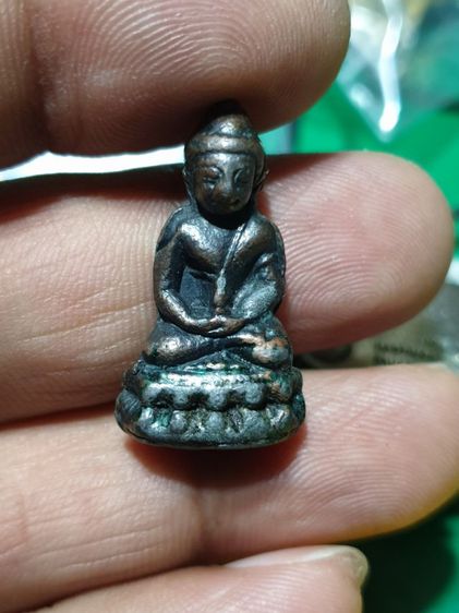 พระกริ่ง ๗๒ พรรษา หลวงพ่อวิริยังค์ วัดธรรมมงคล กทม. ปี๒๕๓๖ เนื้อตะกั่วอาบทองแดง

 รูปที่ 13