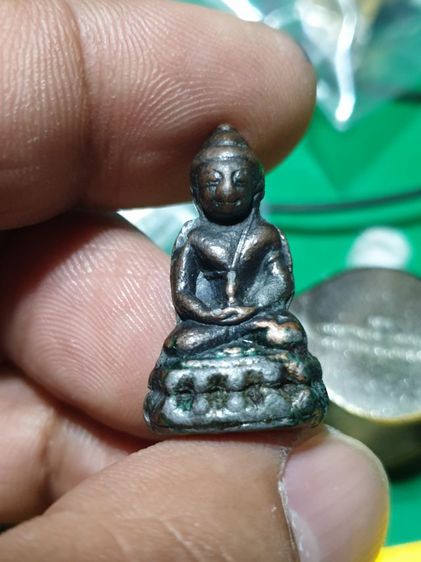 พระกริ่ง ๗๒ พรรษา หลวงพ่อวิริยังค์ วัดธรรมมงคล กทม. ปี๒๕๓๖ เนื้อตะกั่วอาบทองแดง

 รูปที่ 12