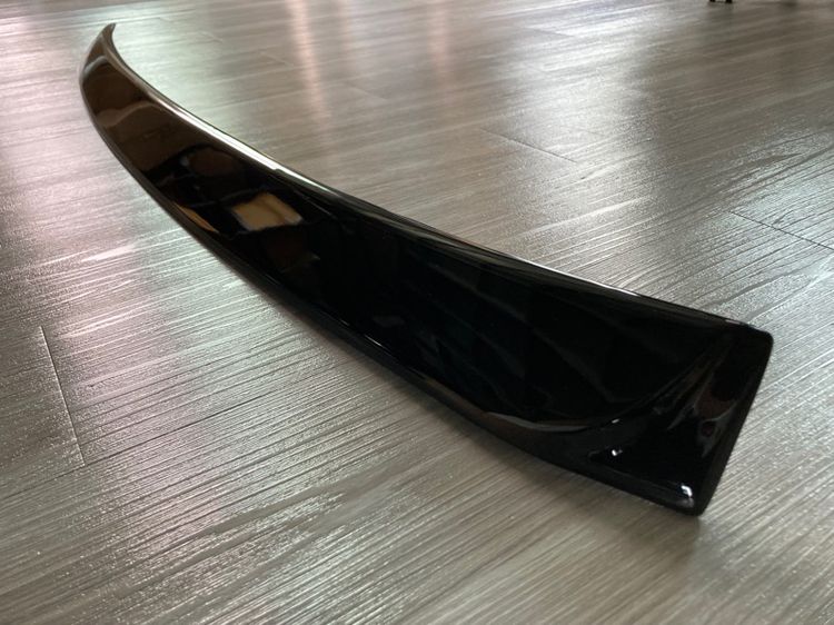 ชุดแต่ง Cap บังแดดหลัง BMW F10 สีดำ โช๊คฝาโปรงหน้า F10 รูปที่ 5