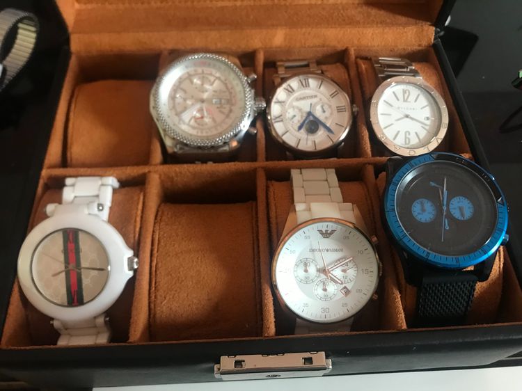 6 WATCHES IN A DISPLAY CASE GREAT BARGAIN รูปที่ 1
