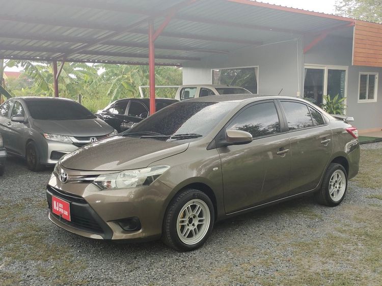 Toyota Vios 2015 1.5 E Ivory Sedan เบนซิน ไม่ติดแก๊ส เกียร์อัตโนมัติ น้ำตาล