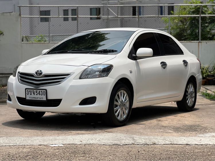 รถ Toyota Vios 1.5 J สี ขาว