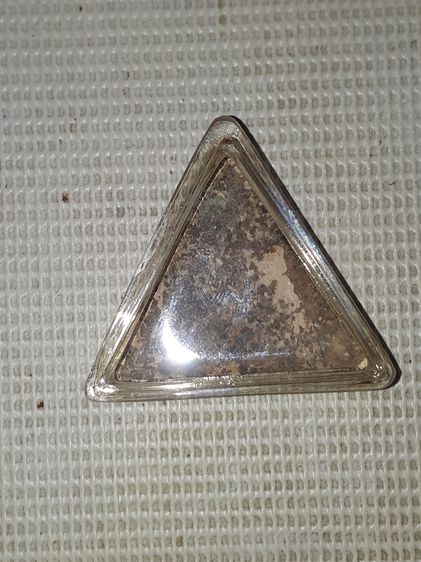 สมเด็จบางขุนพรหม กรุเจดีย์เล็ก พิมพ์สามเหลี่ยม เนื้อผง คราบกรุ มีฟองเต้าหู้ สวย สมบูรณ์ แท้ หายาก เลี่ยมพลาสติก   เมื่อครั้งที่ท่านเสมียนตรา รูปที่ 2