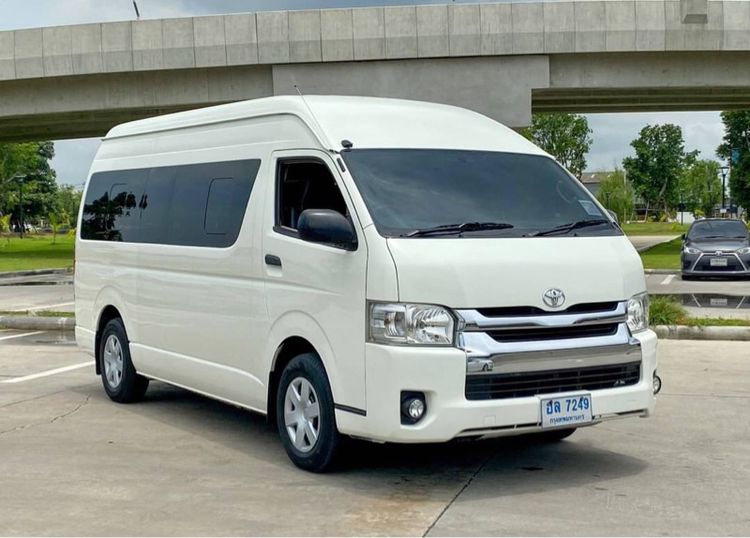 Toyota Commuter 2015 3.0 Van ดีเซล เกียร์ธรรมดา ขาว