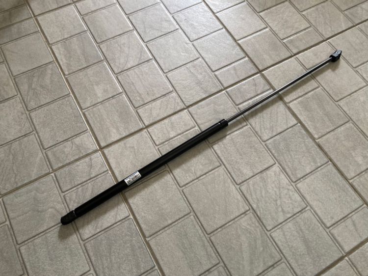 โช๊คฝากระโปรงหน้า Audi A4 B6 รุ่นปี 1998-2005 ของใหม่ รูปที่ 5