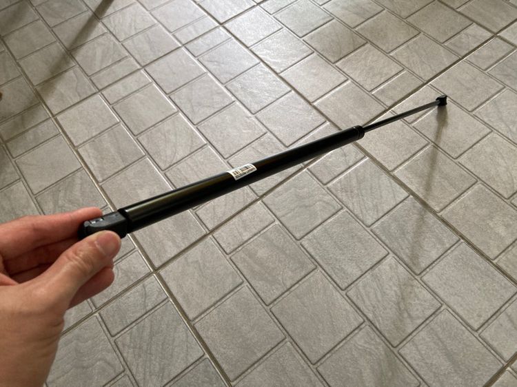 โช๊คฝากระโปรงหน้า Audi A4 B6 รุ่นปี 1998-2005 ของใหม่ รูปที่ 2