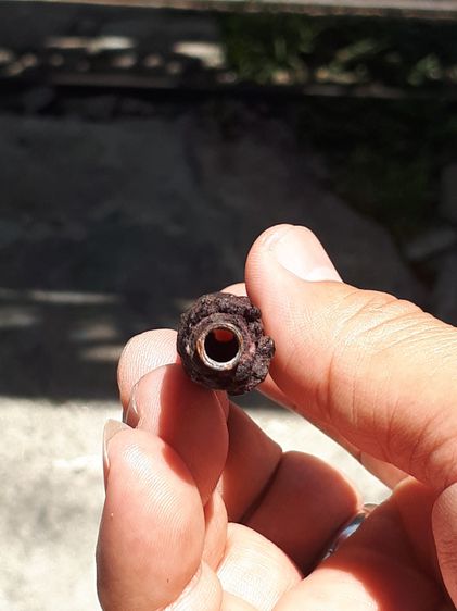 ตะกรุดพอกครั่ง ยุคต้น ยาว3.5 นิ้ว กว้าง 0.6 นิ้ว ปี 24xx ต้นๆ เนื้อทองแดง สภาพสวย ผิวหิ้งเก็บ เก่าเดิมๆ เนื้อทองแดงเก่าจัด เนื้อครั่ง ที่พอก รูปที่ 5