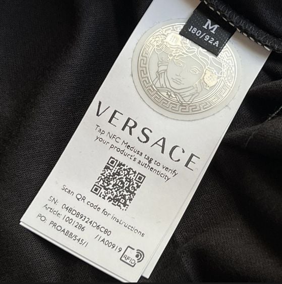 เสื้อยืด Versace สีดำ ไซส์ M Made in Italy แท้ มือหนึ่ง รูปที่ 3