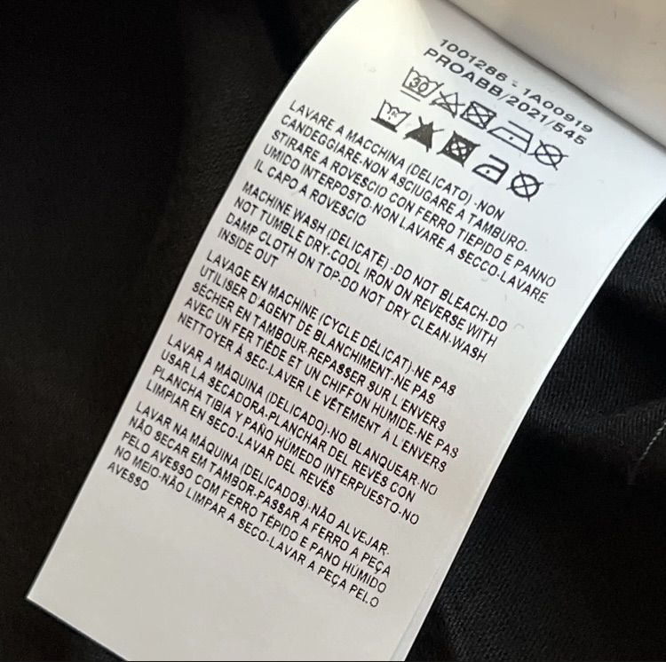 เสื้อยืด Versace สีดำ ไซส์ M Made in Italy แท้ มือหนึ่ง รูปที่ 4