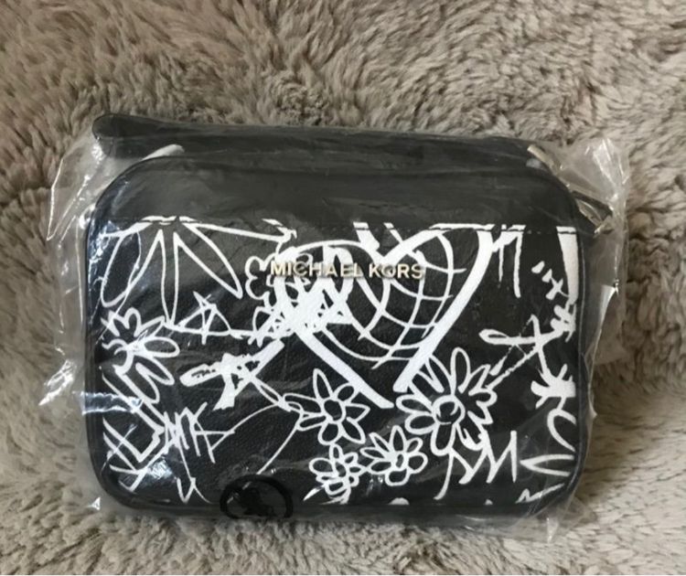 กระเป๋า Michael Kors belt bag graffiti ของแท้ รูปที่ 7