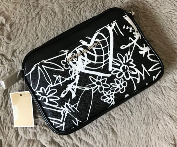 กระเป๋า Michael Kors belt bag graffiti ของแท้ รูปที่ 3