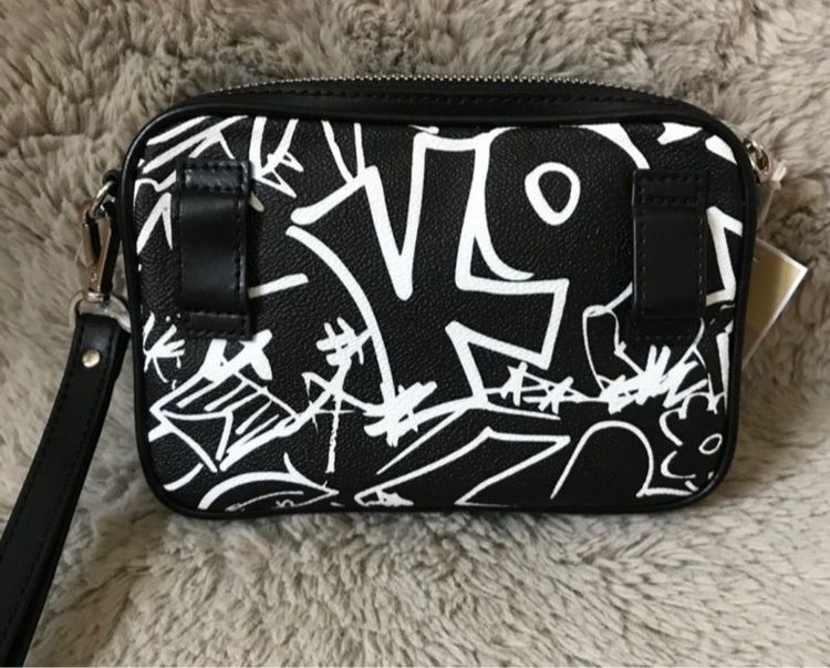 กระเป๋า Michael Kors belt bag graffiti ของแท้ รูปที่ 2