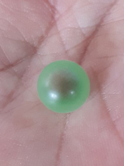 กระต่ายตาเพชร หรือ เพชรตากระต่าย เส้นผ่าศูนย์กลางประมาณ 1 ซม. รูปทรงกลมเหมือนดวงตา มีเส้นสังวาลย์ เพชรตากระต่าย จะมีสีเขียว ตรงกลางมีสีน้ำตา รูปที่ 4