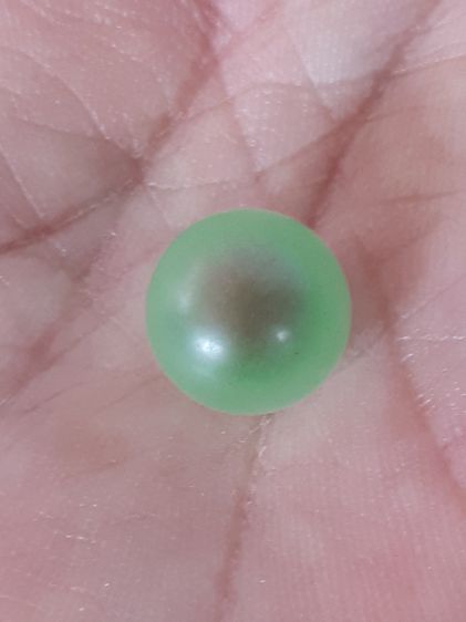 กระต่ายตาเพชร หรือ เพชรตากระต่าย เส้นผ่าศูนย์กลางประมาณ 1 ซม. รูปทรงกลมเหมือนดวงตา มีเส้นสังวาลย์ เพชรตากระต่าย จะมีสีเขียว ตรงกลางมีสีน้ำตา รูปที่ 3