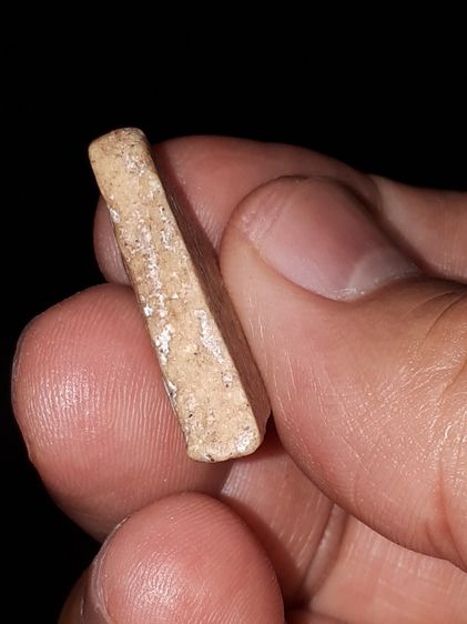 สมเด็จบางขุนพรหม กรุเจดีย์เล็ก พิมพ์สามเหลี่ยม เนื้อผง คราบกรุ มีฟองเต้าหู้ เนื้อจัด สวย สมบูรณ์ แท้ หายาก รูปที่ 3