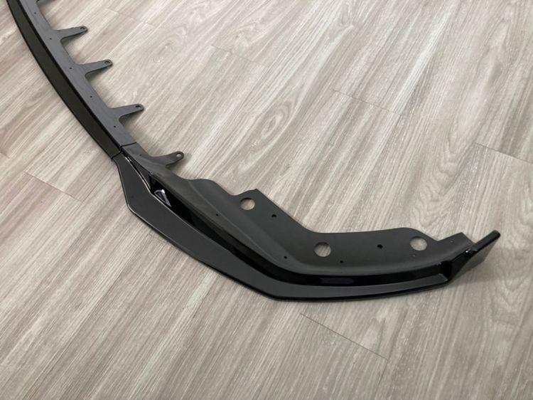 ชุดแต่ง BMW G20 Series3 ลิ้นกันชนหน้า สีดำเงา ติดกันชน M Sport รูปที่ 4