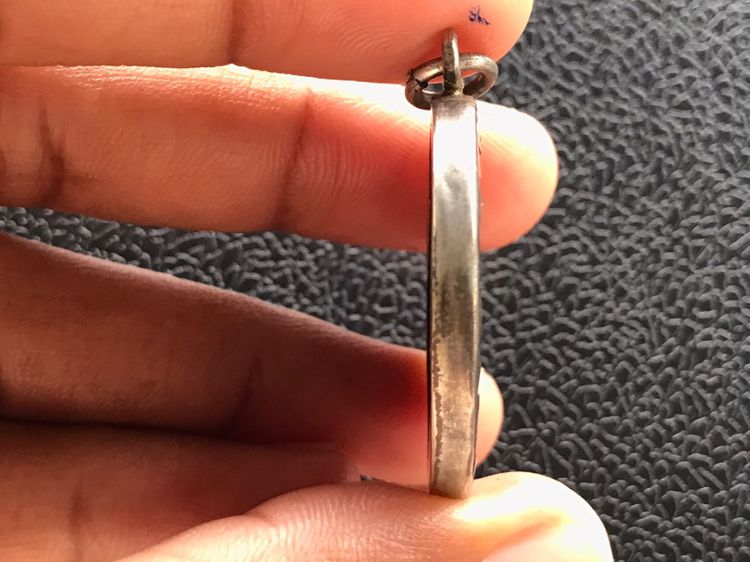 เหรียญปู่ศุขเลี่ยมเงินหน้านาค รูปที่ 7