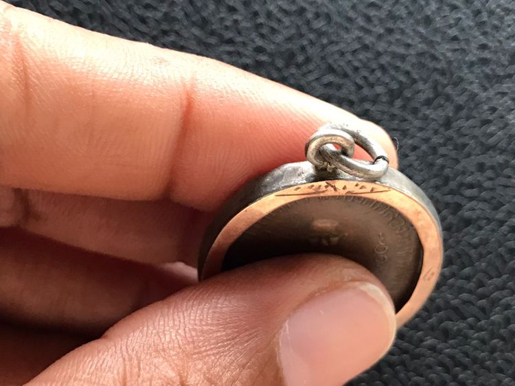 เหรียญปู่ศุขเลี่ยมเงินหน้านาค รูปที่ 5