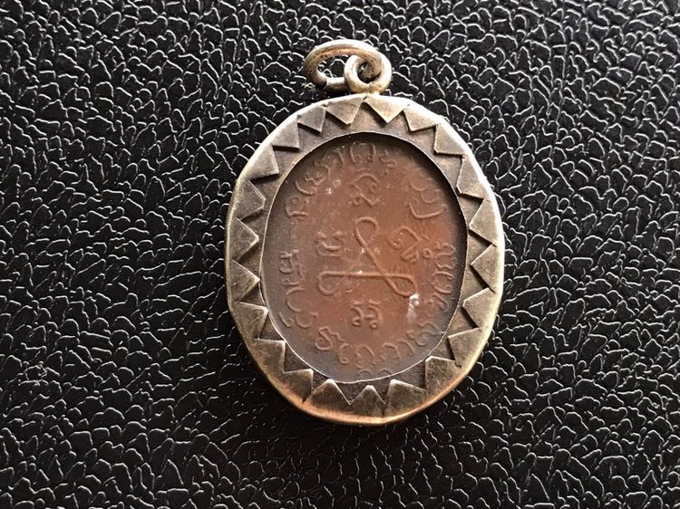 เหรียญปู่ศุขเลี่ยมเงินหน้านาค รูปที่ 17