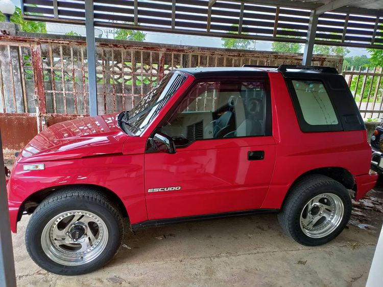 รถ Suzuki Vitara 1.6 4WD สี แดง