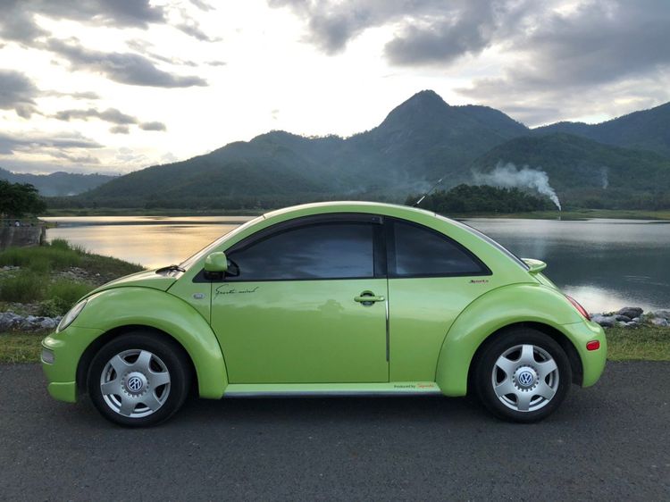 รถ Volkswagen Beetle 2.0 สี เขียว