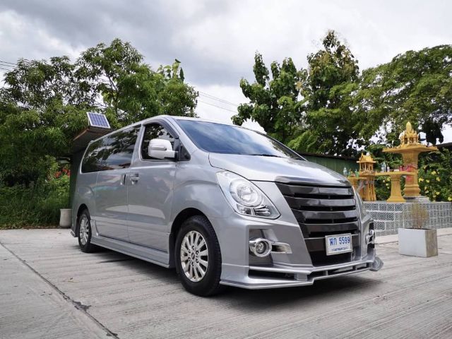 Hyundai H-1  2018 2.5 Maesto Touring Van ดีเซล ไม่ติดแก๊ส เกียร์อัตโนมัติ เทา