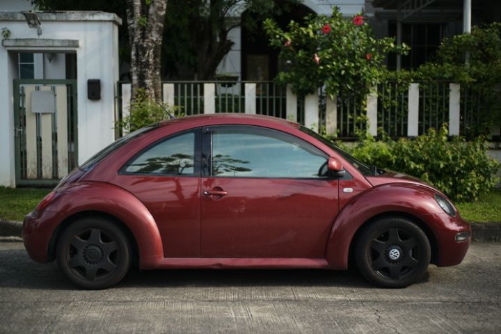 รถ Volkswagen New Beetle 2.0 สี แดง