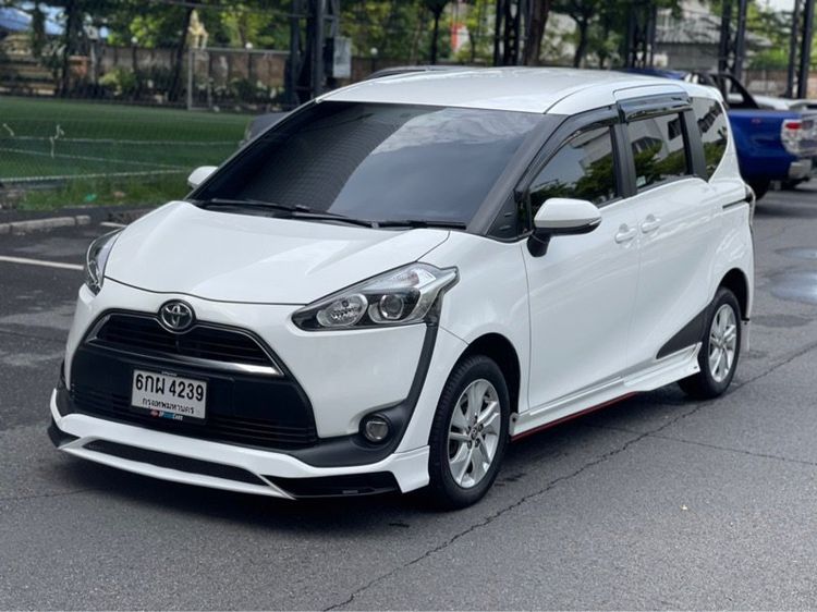 Toyota Sienta 2017 1.5 G Van เบนซิน ไม่ติดแก๊ส เกียร์อัตโนมัติ ขาว