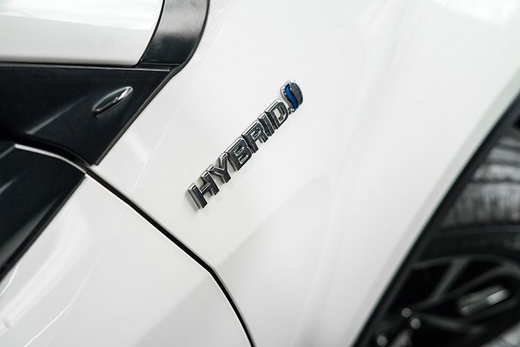 Toyota C-HR 2018 1.8 HV Mid Utility-car ไฮบริด ไม่ติดแก๊ส เกียร์อัตโนมัติ ขาว รูปที่ 3