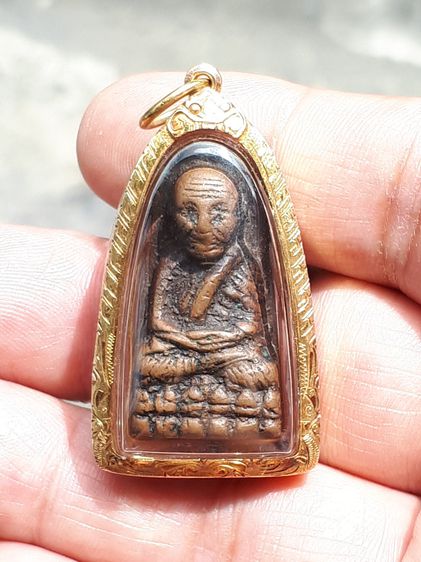 พระหลวงพ่อทวด หลังเตารีด ปี 2505 รุ่นพิมพ์กลาง หน้าใหญ่ ปั้มซ้ำ เนื้อทองผสม เนื้อแห้ง ผิวเดิมๆ ลอยปั้มซ้ำด้านหน้า ชัดเจน ขอบข้างมีรอยแต่งตะไ รูปที่ 11