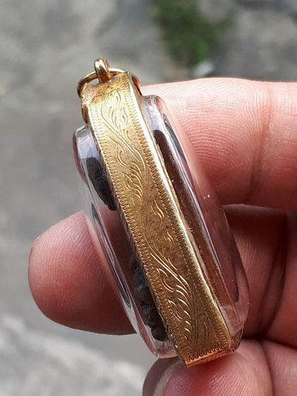 พระหลวงพ่อทวด หลังเตารีด ปี 2505 รุ่นพิมพ์กลาง หน้าใหญ่ ปั้มซ้ำ เนื้อทองผสม เนื้อแห้ง ผิวเดิมๆ ลอยปั้มซ้ำด้านหน้า ชัดเจน ขอบข้างมีรอยแต่งตะไ รูปที่ 3