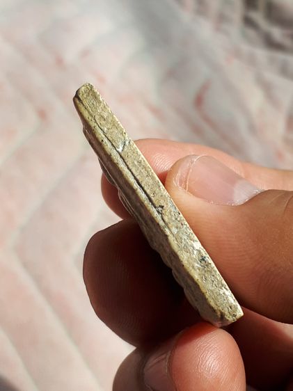 พระสมเด็จ วัดระฆัง พิมพ์ใหญ่ หลังอย่างสวย เนื้อผงพุทธคุณ เนื้อเน่า เนียน แกร่ง แห้ง มวลสารลอย เก่ามาก สภาพสวย สมบูรณ์ แท้ หายากมาก รูปที่ 5