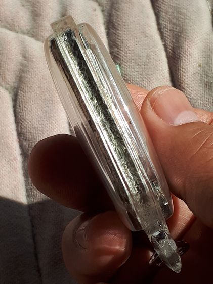 พระสมเด็จ พิมพ์ใหญ่ หลังอย่างสวย เนื้อผง ลงชาดแดง แกร่ง แห้ง มวลสารลอย เก่ามาก สภาพสวย สมบูรณ์ แท้ หายากมาก ไม่รู้ที่ เลี่ยมกรอบเงิน แล้วเลี รูปที่ 5