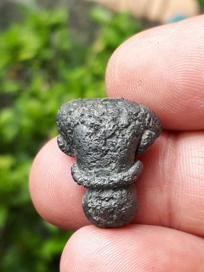 พระปิดตา ยันต์ยุ่ง เนื้อตะกั่ว แห้ง ผิวเดิมๆ พระปิดตาเนื้อตะกั่วในยุคต้นๆ เส้นนูนคม ทรงสวยมาก เก่ามากๆ แท้ หายาก ไม่รู้ที่  รูปที่ 9