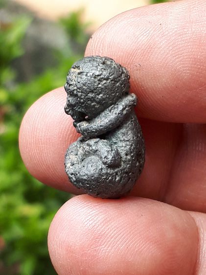 พระปิดตา ยันต์ยุ่ง เนื้อตะกั่ว แห้ง ผิวเดิมๆ พระปิดตาเนื้อตะกั่วในยุคต้นๆ เส้นนูนคม ทรงสวยมาก เก่ามากๆ แท้ หายาก ไม่รู้ที่  รูปที่ 5