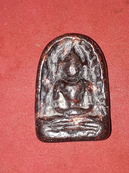 พระซุ้มกอ พิมพ์ใหญ่ กรุวัดพิกุล หลังอย่างสวย เนื้อตะกั่ว ออกแดง ผิวมันเงา แห้ง ตำหนิครบ กนกติดแขนด้านซ้าย ตามสูตร ผิวเป็นธรรมชาติ มีความเก่า รูปที่ 3