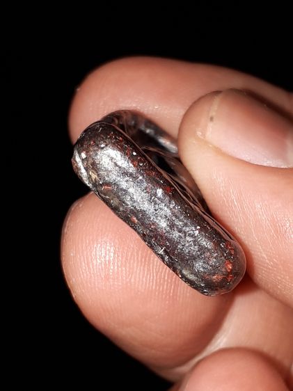 พระซุ้มกอ พิมพ์ใหญ่ กรุวัดพิกุล หลังอย่างสวย เนื้อตะกั่ว ออกแดง ผิวมันเงา แห้ง ตำหนิครบ กนกติดแขนด้านซ้าย ตามสูตร ผิวเป็นธรรมชาติ มีความเก่า รูปที่ 9