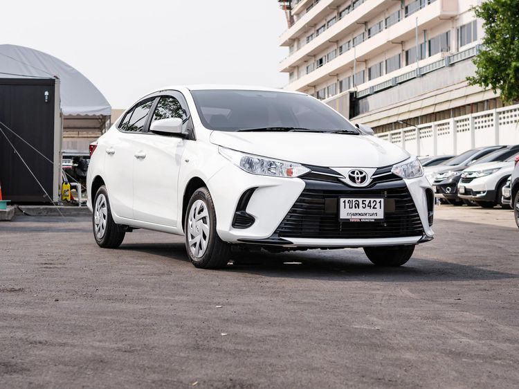 Toyota Yaris ATIV 2020 1.2 Entry Sedan เบนซิน ไม่ติดแก๊ส เกียร์อัตโนมัติ ขาว