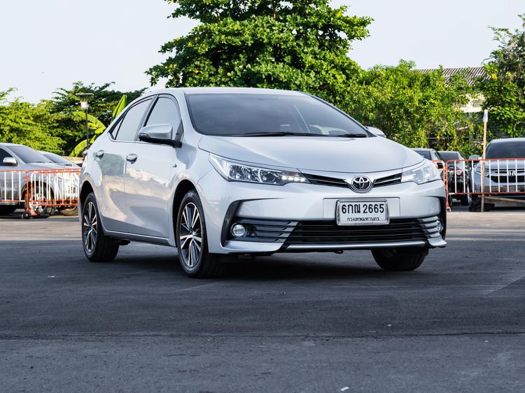 Toyota Altis 2018 1.8 E Sedan เบนซิน ไม่ติดแก๊ส เกียร์อัตโนมัติ เงิน