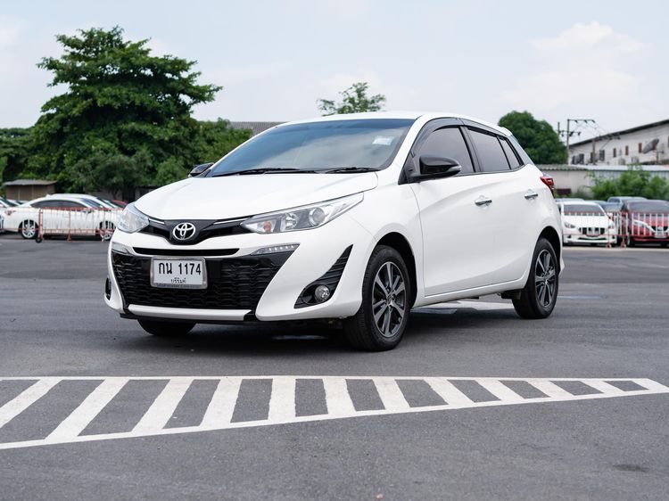 รถ Toyota Yaris 1.2 Sport Premium สี ขาว