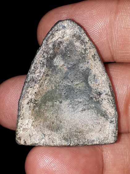 หลวงพ่อโต กรุบางกระทิง พิมพ์สมาธิ เนื้อชิน หน้าตาติดชัด ขึ้นไข สืออกสีแดงเป็นจ้ำๆ สวยสภาพสมบูรณ์ ฟอร์มสวยมากครับ พุทธศิลป์ เป็นฝีมือของช่างส รูปที่ 4