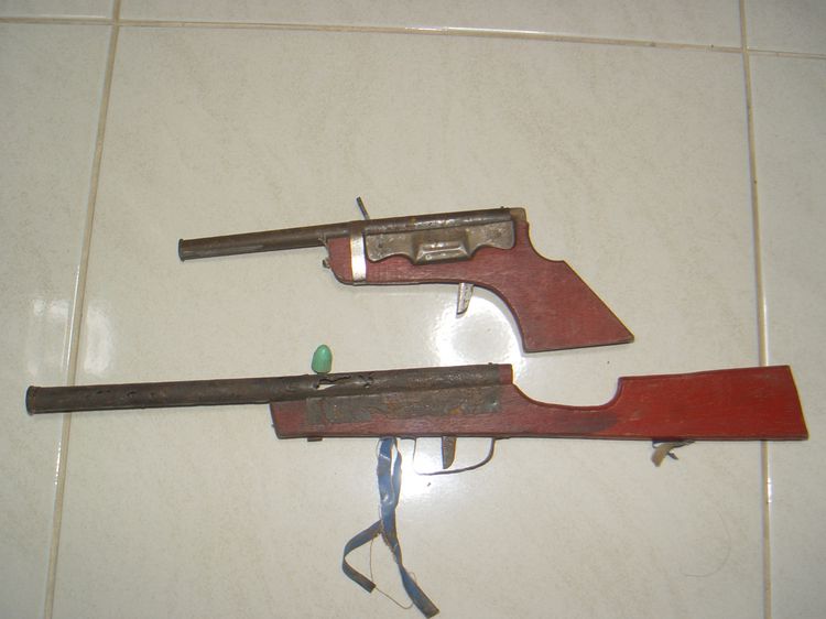 ปืนอัดลมไม้โบราณ  ขายงานวัด ปืนสั้น และยาว ใช้งานได้ปกติ รูปที่ 2