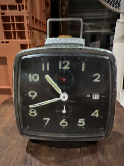 นาฬิกาไขลานไซโกสองเข็มครึ่งมีวันที่เก่าดี