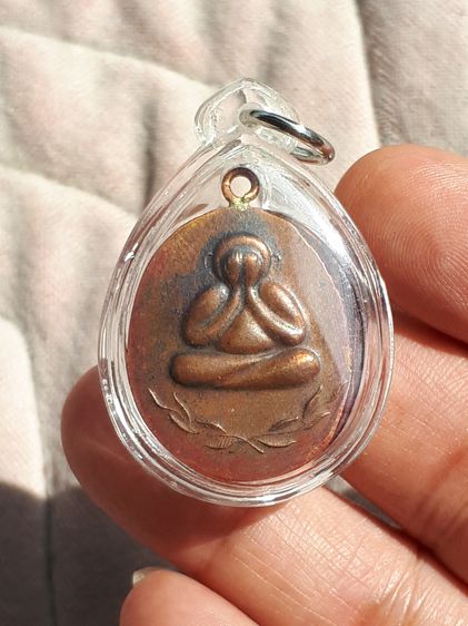 พระปิดตา หลวงพ่อแก้ว วัดเครือวัลย์ เนื้อทองแดงเถื่อน หลังเรียบ หูเชื่อม จารมือทั้งหน้า หลัง ปี 2470 ผิวสองสี สวยมาก เก่า แท้ แปลก หายาก เลี่
