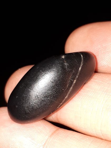 หมอนนกกระเต็น เป็นหิน แข็ง สีดำมัน ขนาดกำลังสวย สวยสมบูรณ์ แท้ หายาก  หมอนนกกระเต็น สุดยอดของทนสิทธิ์ ที่ครูบาอาจารย์หรือนายพรานโบราณกล่าวกั รูปที่ 9