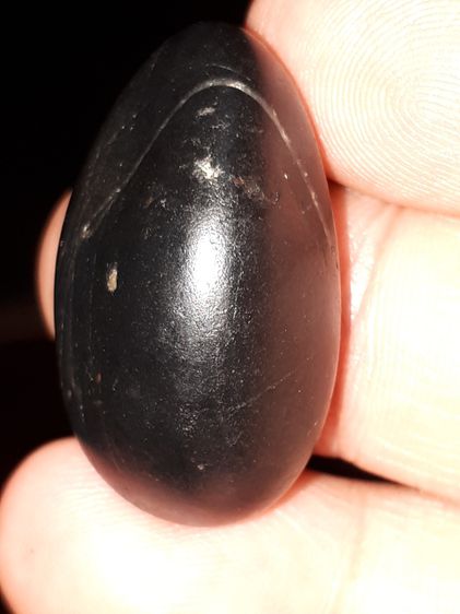 หมอนนกกระเต็น เป็นหิน แข็ง สีดำมัน ขนาดกำลังสวย สวยสมบูรณ์ แท้ หายาก  หมอนนกกระเต็น สุดยอดของทนสิทธิ์ ที่ครูบาอาจารย์หรือนายพรานโบราณกล่าวกั รูปที่ 7