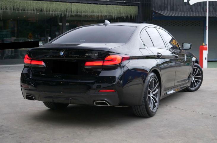 รถ BMW Series 5 520d สี ดำ